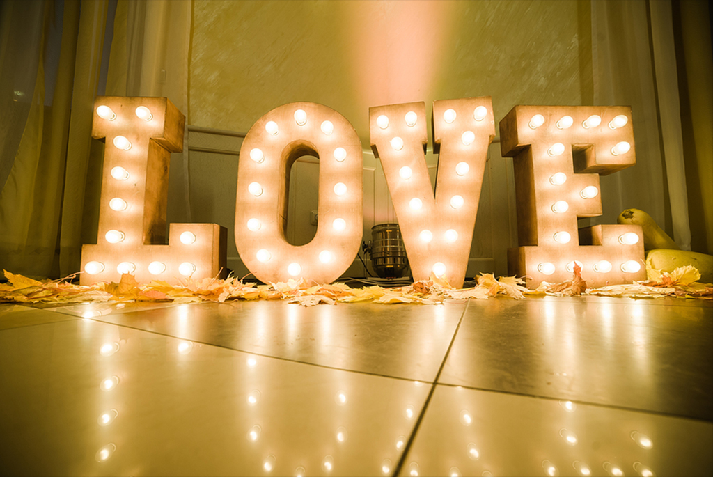 GIANT WEDDING LETTER HIRE LOVE